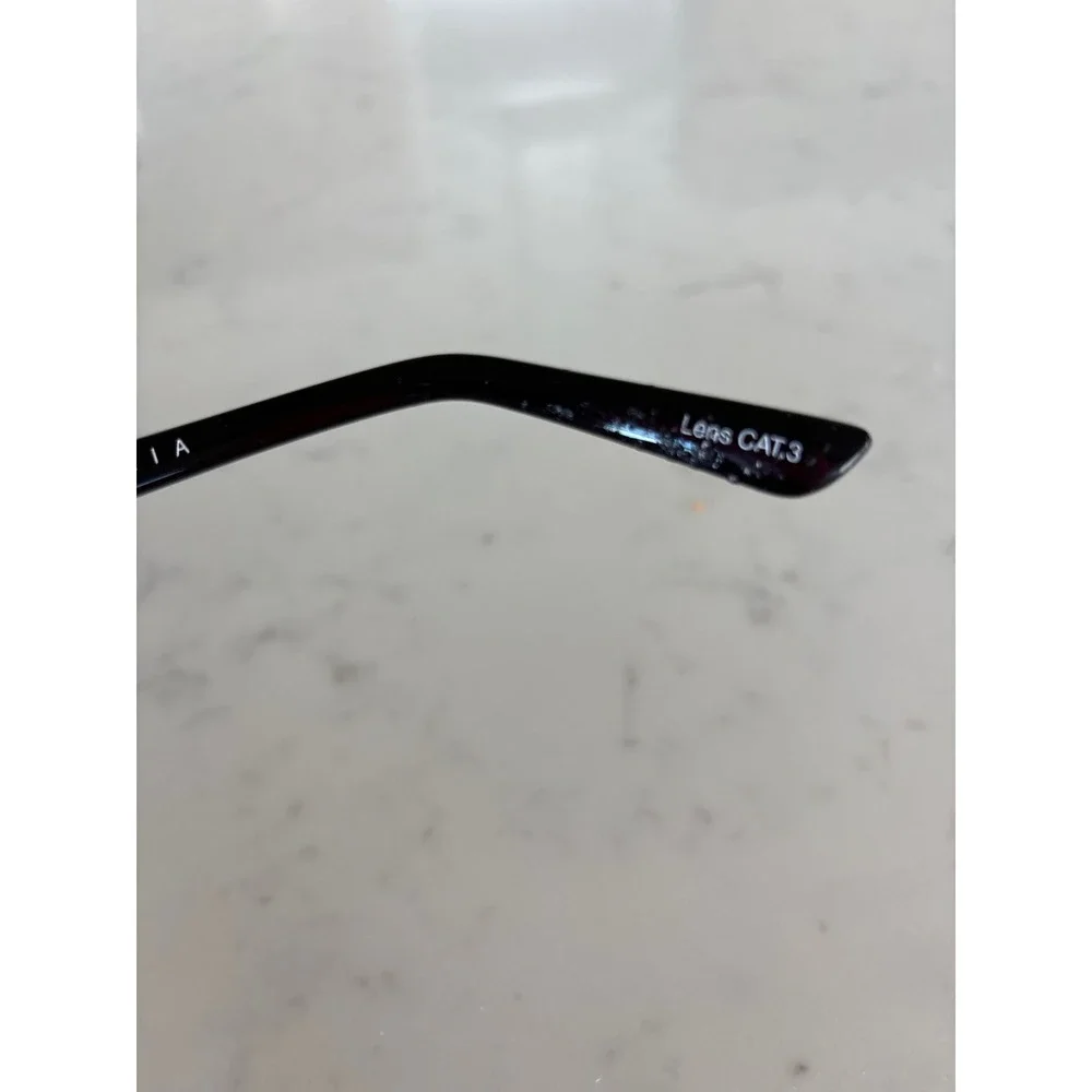 Quay Australia Noosa Sunglasses Black Cat Eye Frames 111 Womens